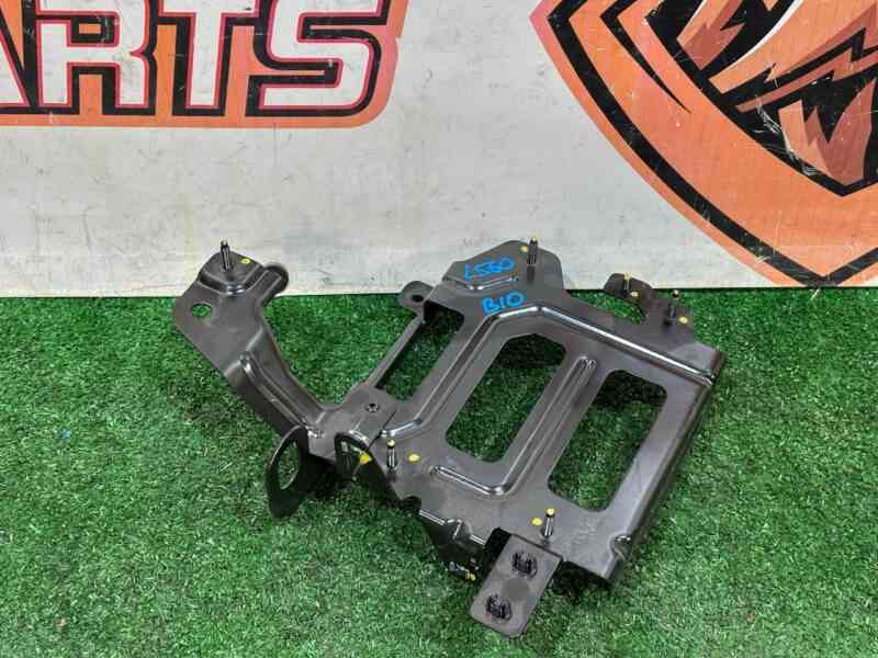 LR141793 Transducer bracket upper Range Rover Velar L560 (2018-) used cost 25 € in stock 2 pcs.