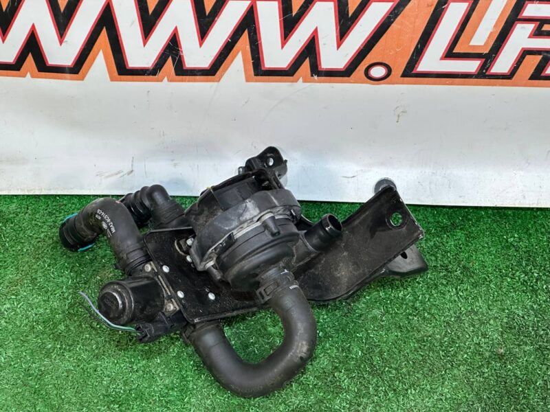 LR141880 Water pump assembly Range Rover Velar L560 (2018-) USED cost 150 € in stock 1 pcs.
