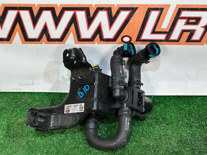 LR141880 Water pump assembly Range Rover Velar L560 (2018-) USED cost 150 € in stock 1 pcs.