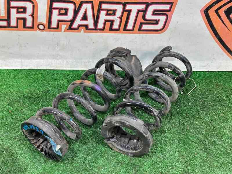 LR141908 Rear spring kit Range Rover Velar L560 (2018-) used cost 120 € in stock 1 pcs.