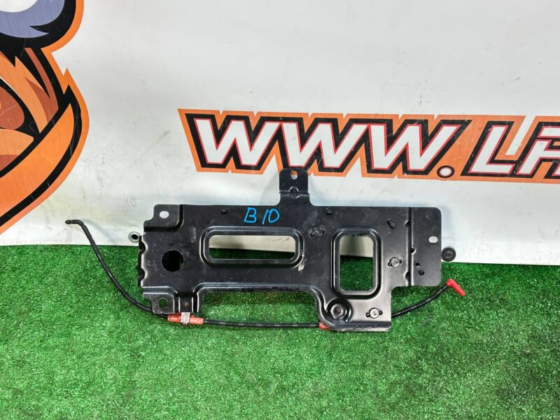 LR142858 Bracket cooler Range Rover Velar L560 (2018-) used cost 25 € in stock 1 pcs.