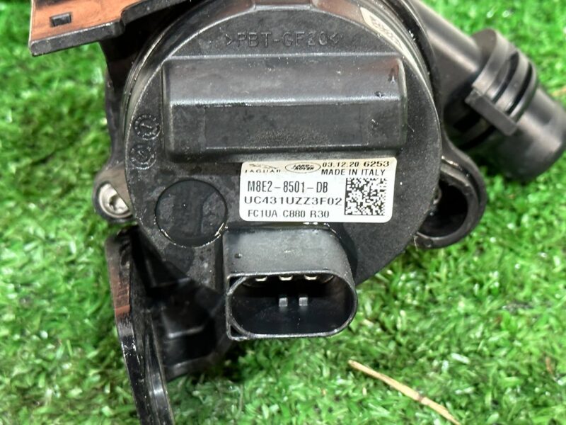 LR146321 Additional pump for cooling system Range Rover Velar L560 (2018-) USED cost 130 € in stock 2 pcs.