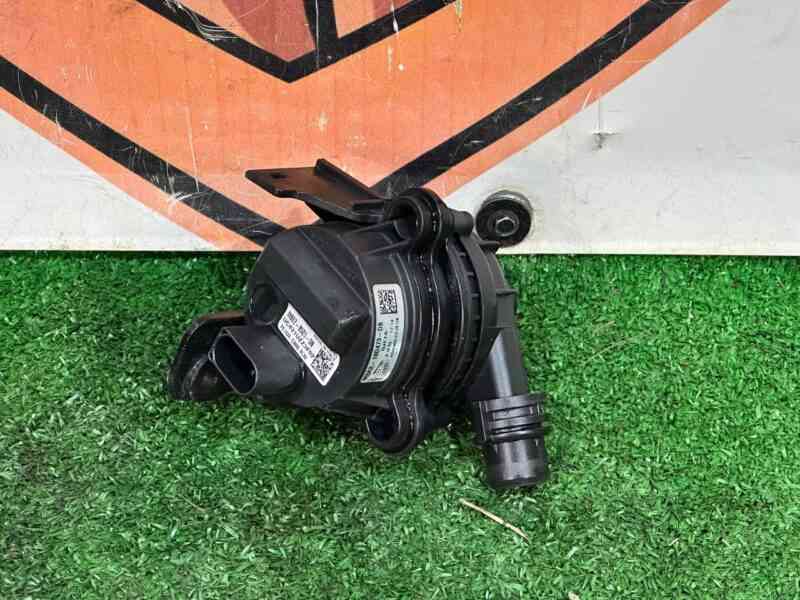 LR146321 Additional pump for cooling system Range Rover Velar L560 (2018-) USED cost 130 € in stock 2 pcs.