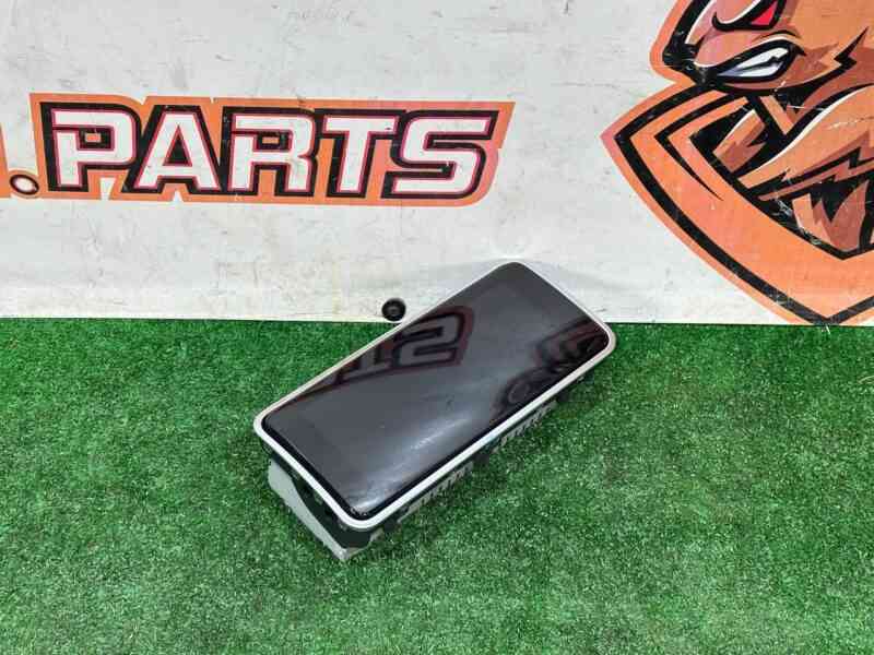 LR156769 Display information Range Rover Velar L560 (2018-) Used cost 300 € in stock 7 pcs.