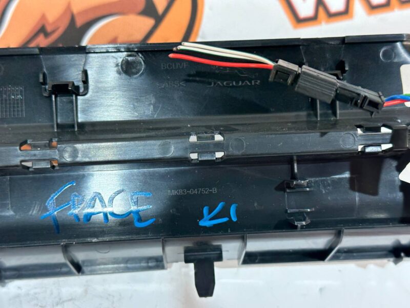 T2H43976 Console panel Jaguar F-Pace X761 (2017-) used cost 35 € in stock 1 pcs.
