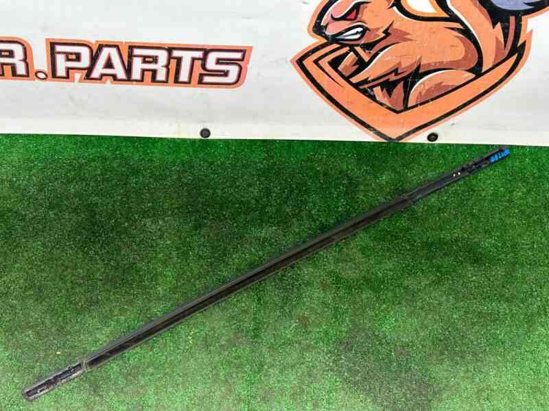 T4A17864 Rear left door molding on glass glossy Jaguar F-Pace X761 (2017-) used cost 50 € in stock 1 pcs.