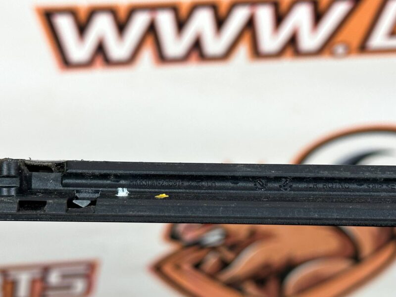T4A17864 Rear left door molding on glass glossy Jaguar F-Pace X761 (2017-) used cost 50 € in stock 1 pcs.