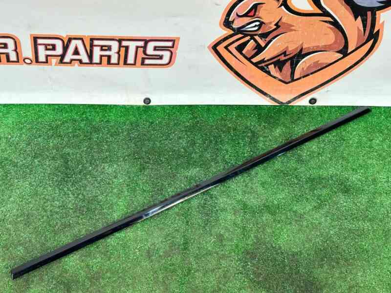 T4A17864 Rear left door molding on glass glossy Jaguar F-Pace X761 (2017-) used cost 50 € in stock 1 pcs.