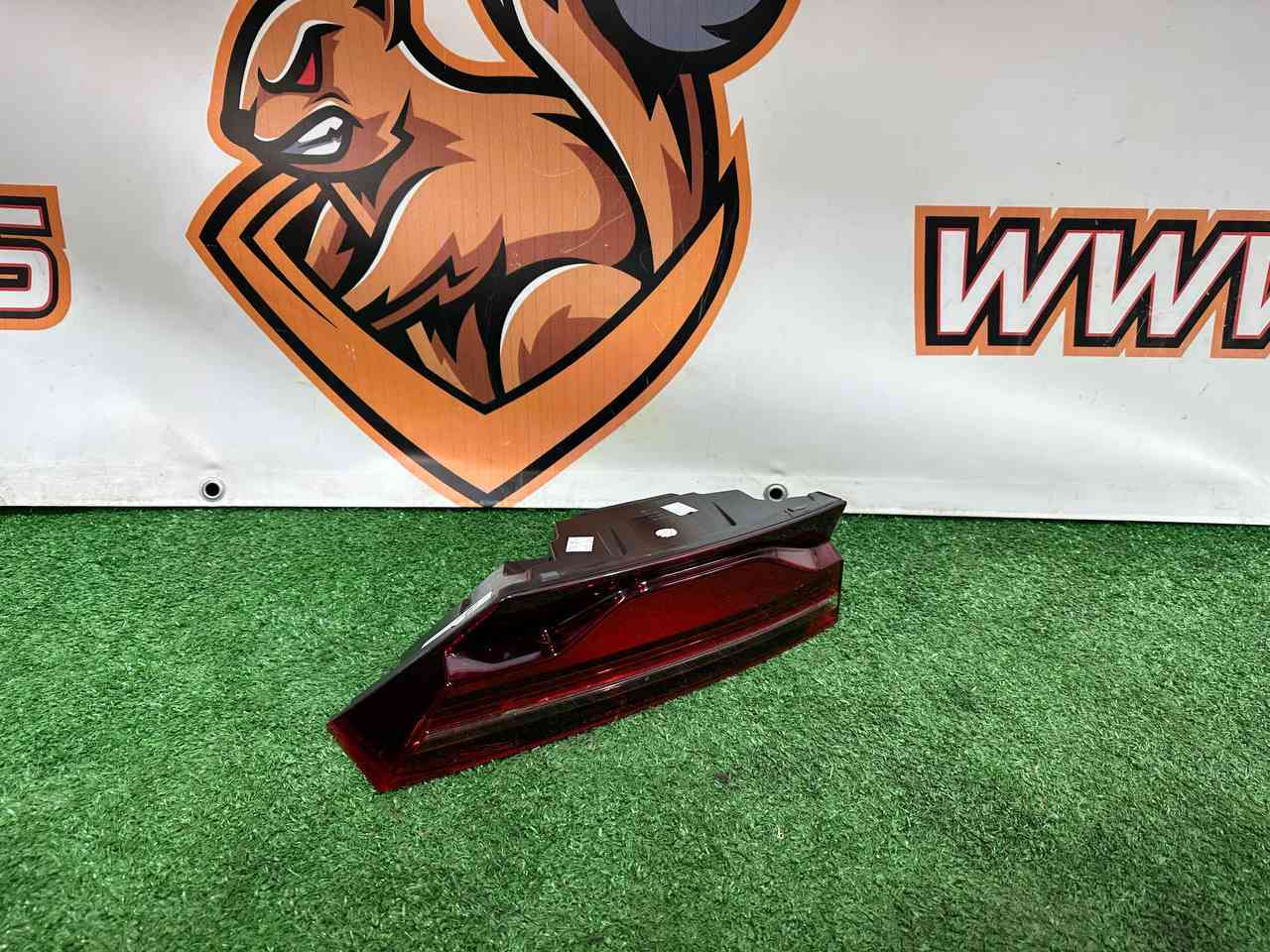 T4A36236 Left rear taillight on the trunk lid 2021- Jaguar F-Pace X761 (2017-) Used cost 250 € in stock 1 pcs.