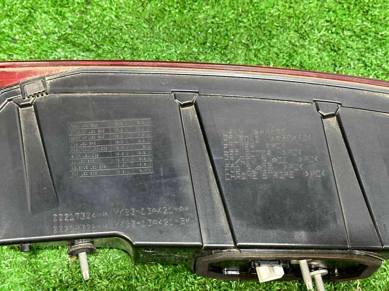 T4A36236 Left rear taillight on the trunk lid 2021- Jaguar F-Pace X761 (2017-) Used cost 250 € in stock 1 pcs.
