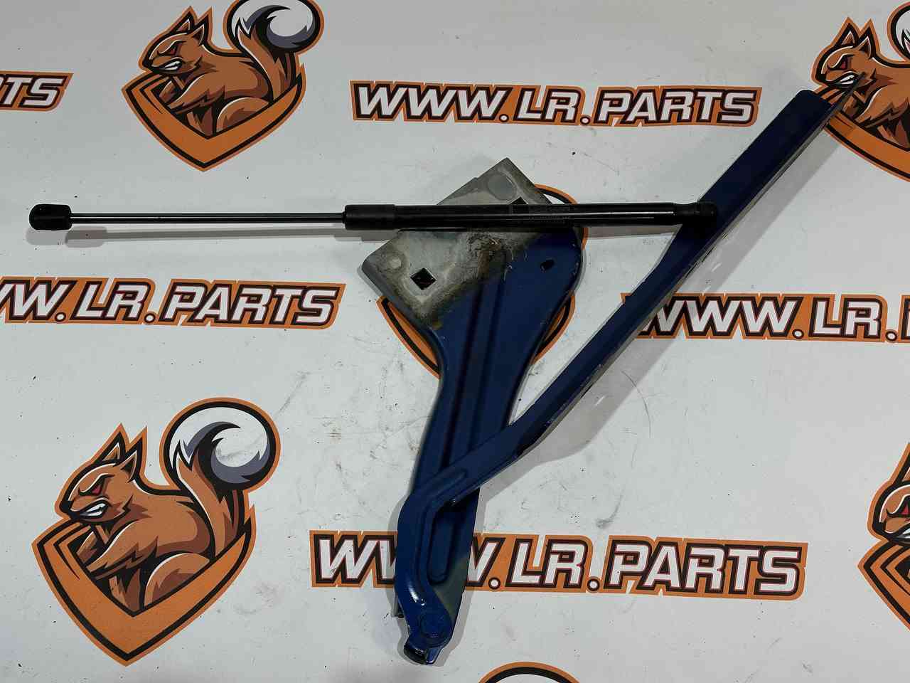 T4A36286 Hood Hinge Right 2021- Jaguar F-Pace X761 (2017-) Used cost 65 € in stock 1 pcs.