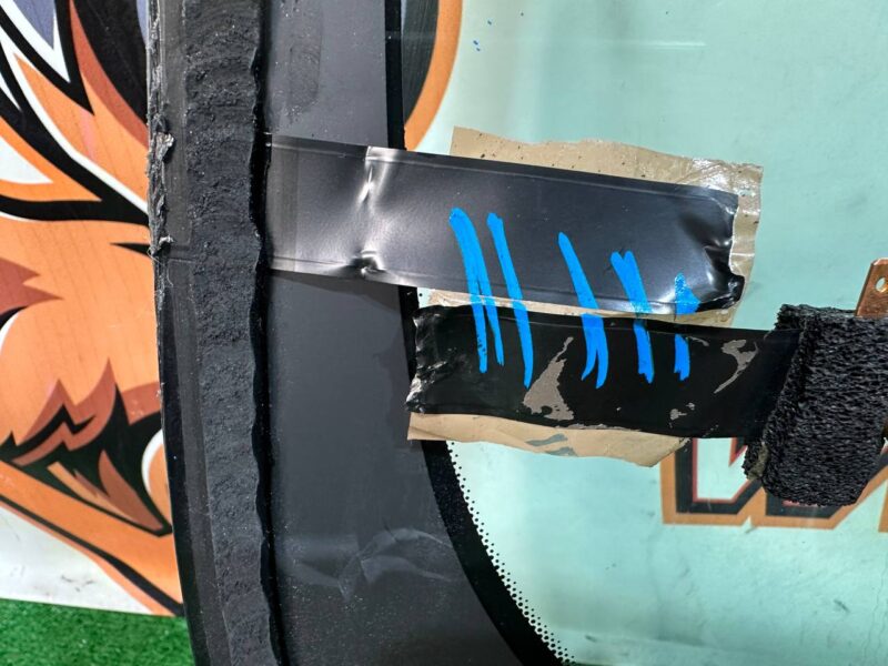 T4A41922 Windshield rest 2021- Jaguar F-Pace X761 (2017-) Used cost 600 € in stock 1 pcs.
