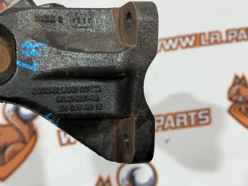 T4A43952 Left Engine Mount Bracket Jaguar F-Pace X761 (2017-) Used cost 25 € in stock 3 pcs.