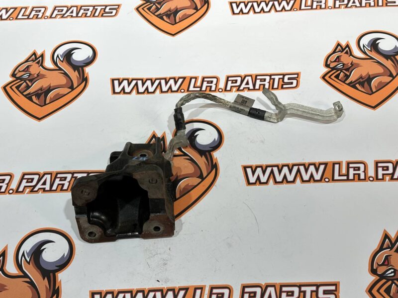 T4A43952 Left Engine Mount Bracket Jaguar F-Pace X761 (2017-) Used cost 25 € in stock 3 pcs.