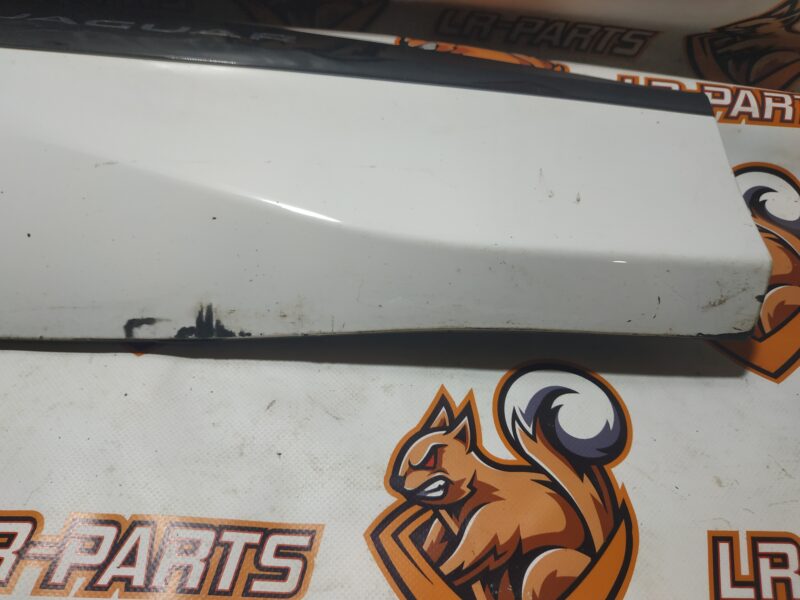 T4K10127LML Door molding front right lower Jaguar I-Pace (2018-) Used cost 150 € in stock 7 pcs.