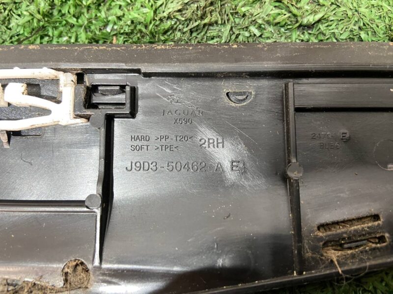 T4K1747LML Roof trim element with reinforcement right Jaguar I-Pace X590 (2018-) USED cost 55 € in stock 4 pcs.