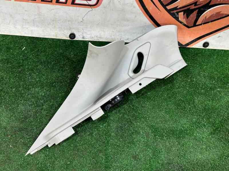 T4K1795LKP Body pillar trim left Jaguar I-Pace (2018-) used cost 50 € in stock 1 pcs.