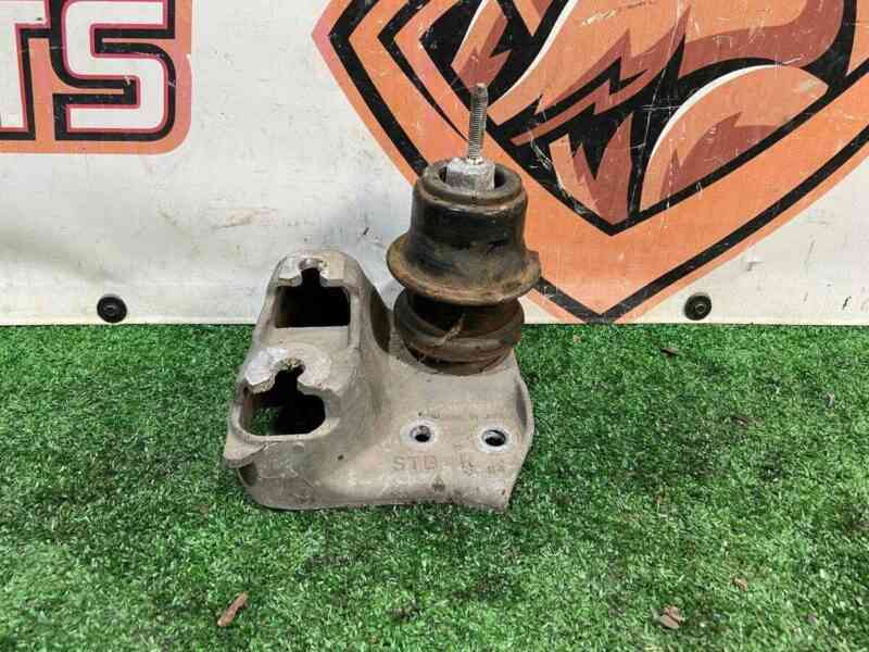 41032AJ030 Engine Bracket Right Used SUBARU