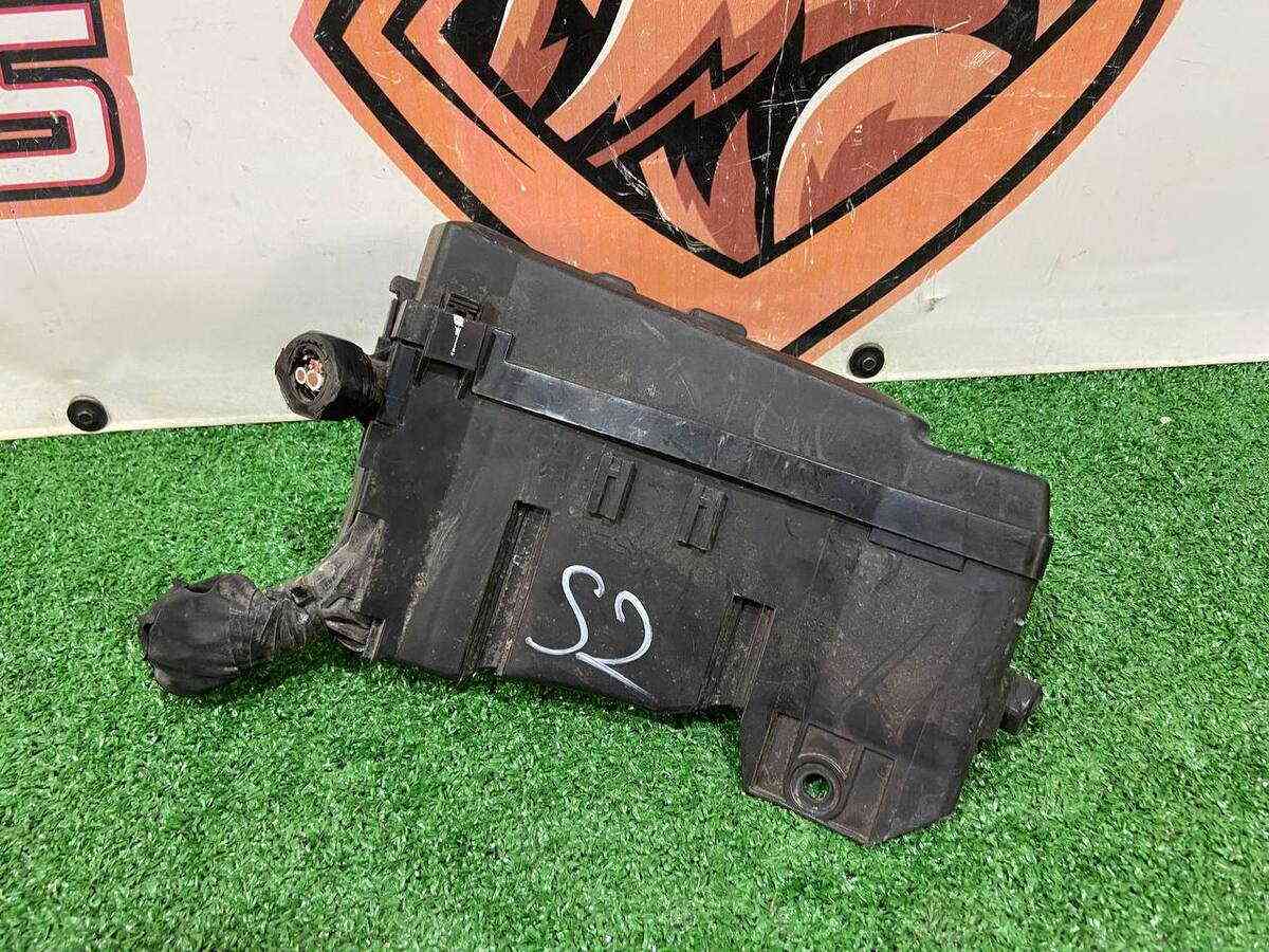 81402AJ11C Used SUBARU fuse block