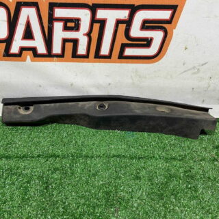 B45A56915A Wing seal right used MAZDA 3