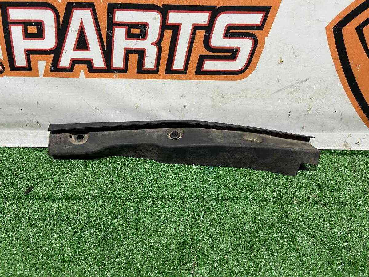 B45A56915A Wing seal right used MAZDA 3