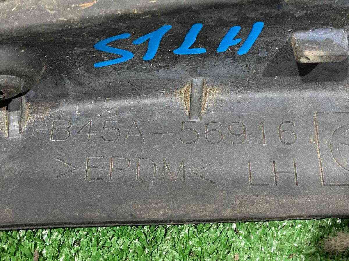 B45A56916A Wing seal left MAZDA 3 used