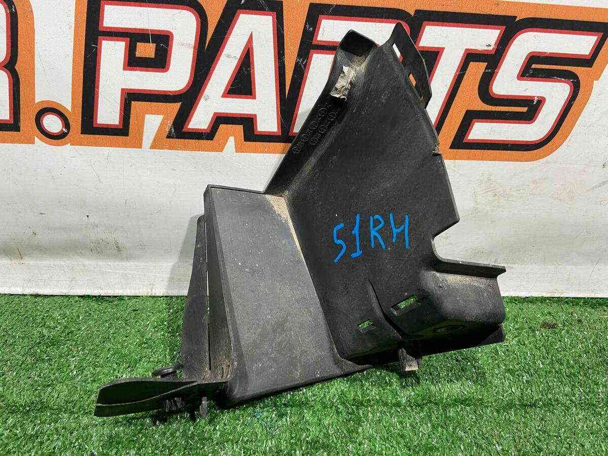 BHN1501U1A Air duct lower right MAZDA 3 used