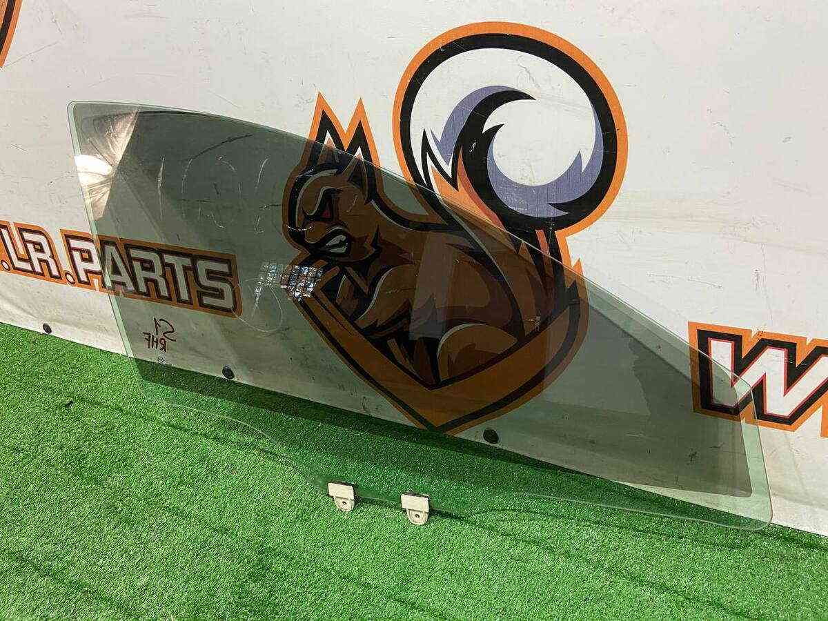 BHN158510A Front right door glass MAZDA 3 used