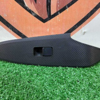 BHN9685L6A02 Power window button rear left MAZDA 3 used