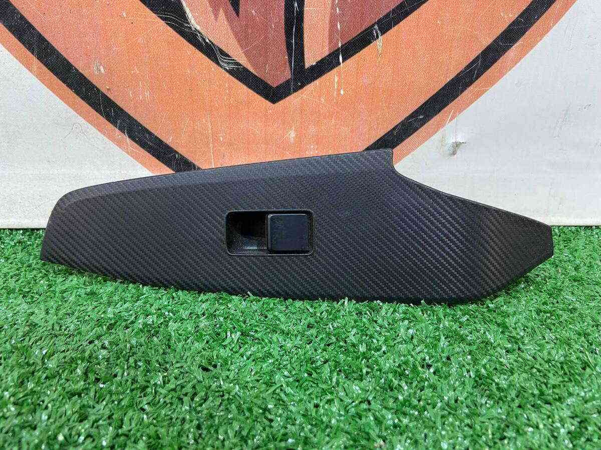 BHN9685L6A02 Power window button rear left MAZDA 3 used