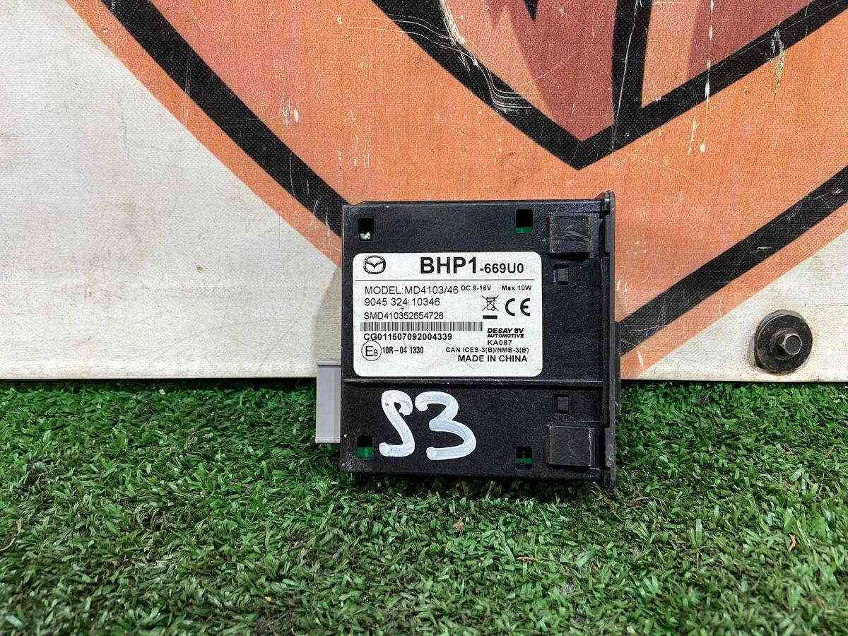 BHP1669U0B Used MAZDA 3 USB connector