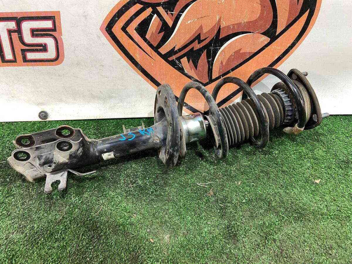 BJS734700D Front right shock absorber assembly used MAZDA 3