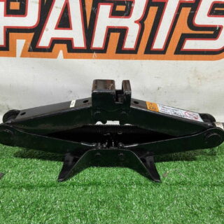 BJT137790A Used MAZDA 3 jack