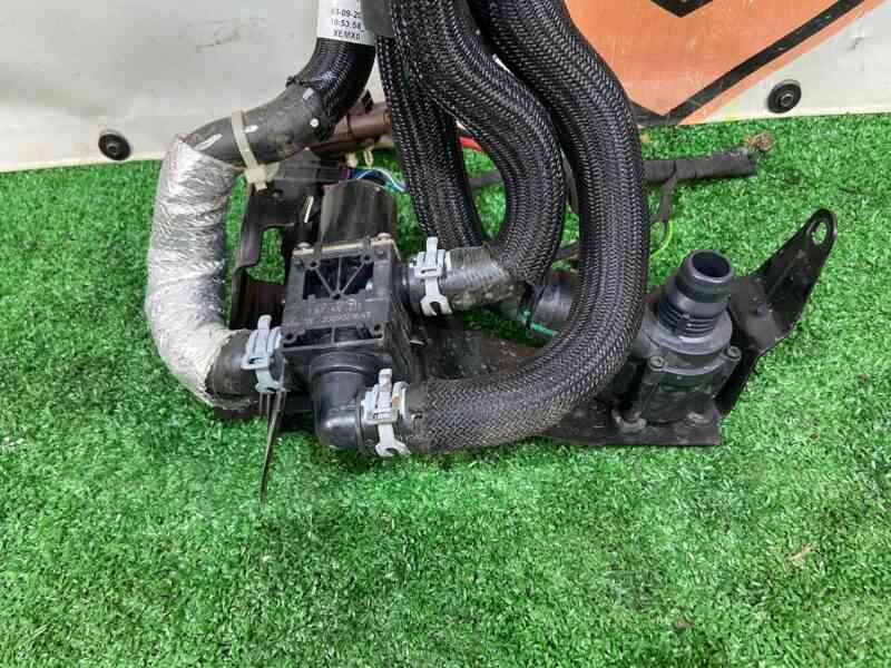 J9C26401 Water pump Jaguar E-Pace X540 (2017-) Used cost 120 € in stock 1 pcs.