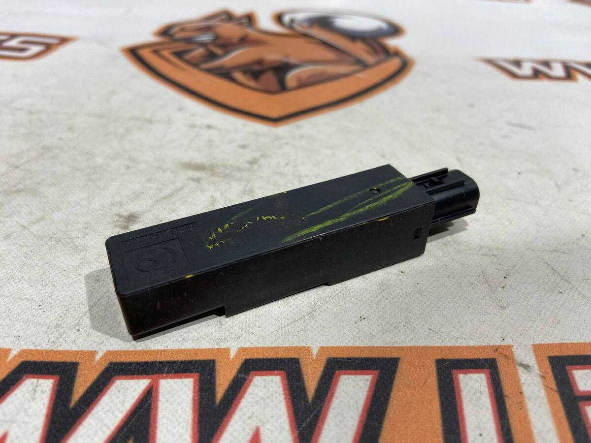 KD47676NXA Antenna MAZDA 3 used