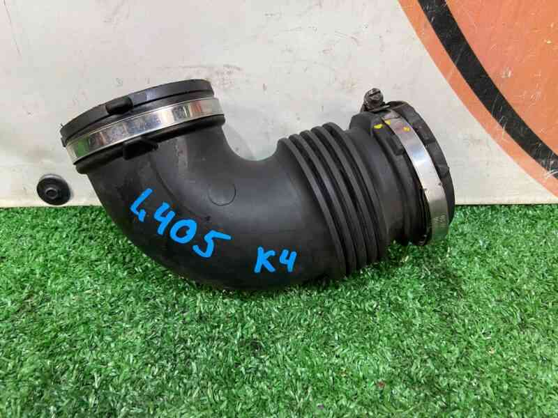 LR030209 Nozzle connecting the filter housing with the air intake nozzle Range Rover L405 (2013-2021) Used cost 50 € in stock 1 pcs.