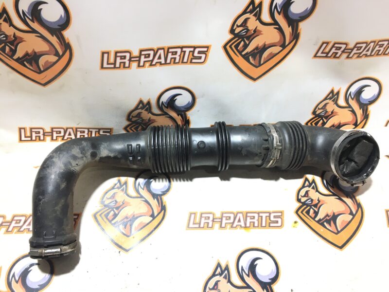 LR030209 Nozzle connecting the filter housing with the air intake nozzle Range Rover L405 (2013-2021) Used cost 50 € in stock 1 pcs.
