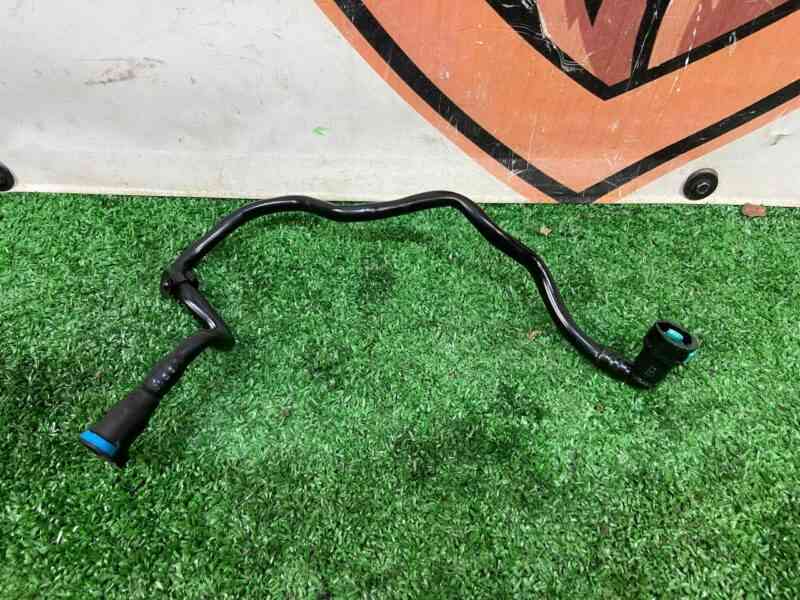 LR035628 Radiator nozzle for fuel cooling Range Rover Sport L494 (2014-2022) Used cost 10 € in stock 1 pcs.