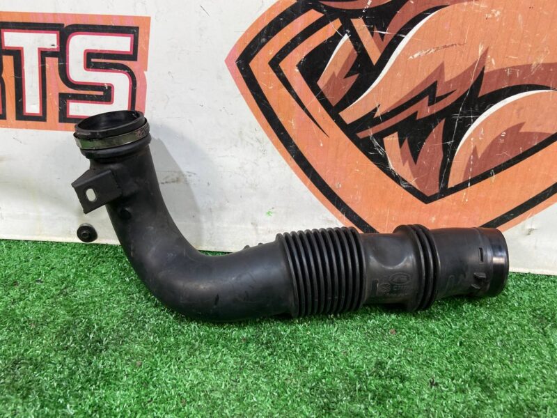 LR036468 Air intake pipe from the filter to the turbocharger left side Range Rover L405 (2013-2021) Used cost 35 € in stock 3 pcs.