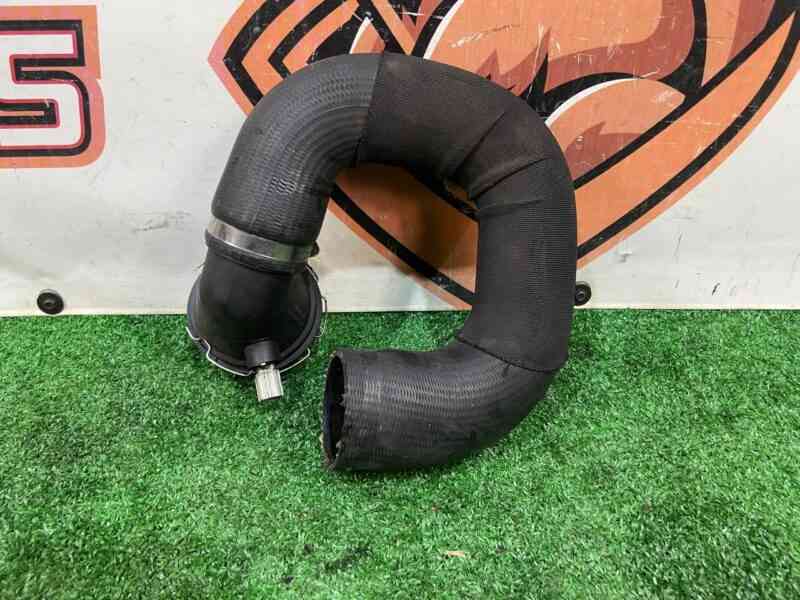 LR036484 Air pipe from intercoolers to throttle body Range Rover L405 (2013-2021) Used cost 65 € in stock 2 pcs.