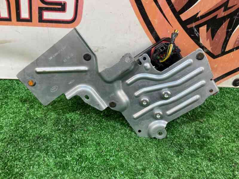 LR038773 Fuse box Range Rover L405 (2013-2021) Used cost 300 € in stock 1 pcs.