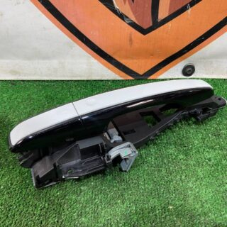 LR068146 Door handle outside front right Range Rover L405 (2013-2021) used cost 29,69 € in stock 1 pcs.