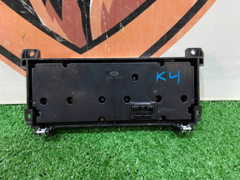 LR068433 Rear climate control panel in the center console Range Rover L405 (2013-2021) Used cost 250 € in stock 2 pcs.