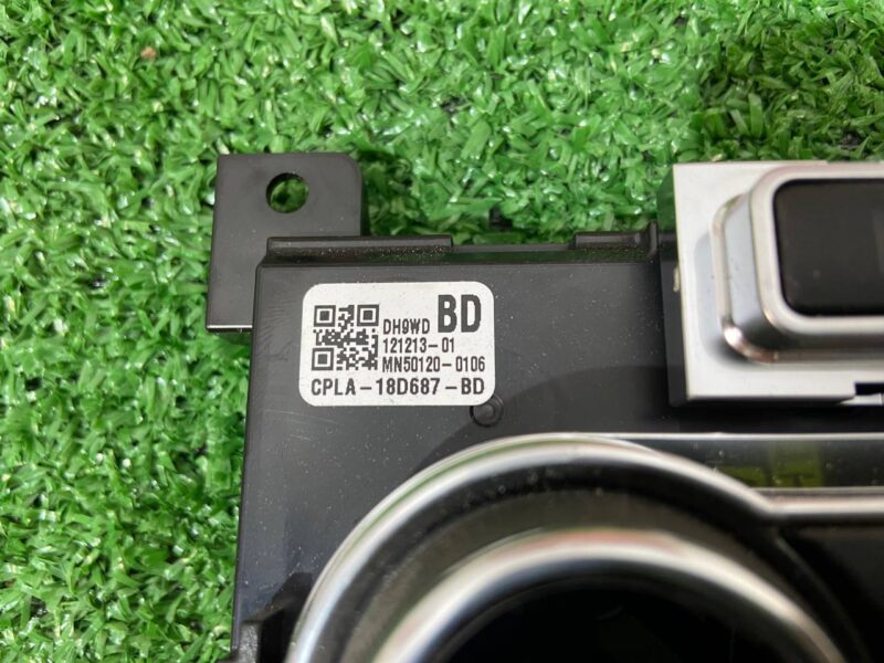 LR068433 Rear climate control panel in the center console Range Rover L405 (2013-2021) Used cost 250 € in stock 2 pcs.