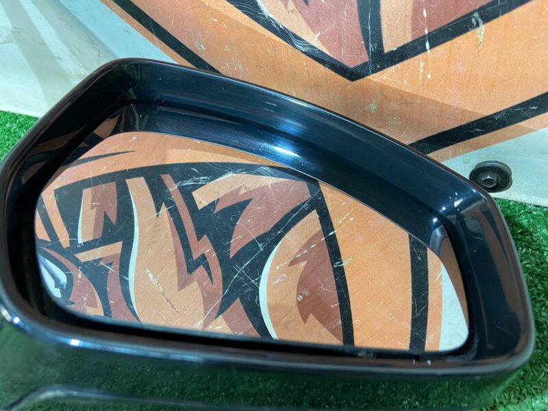 LR072943 Right exterior mirror assembly Land Rover Discovery Sport L550 (2015-) used cost 500 € in stock 1 pcs.