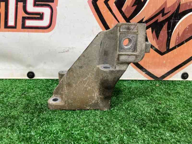 LR075190 4.4TD Engine Bracket Left RANGE ROVER (L405) 2013- Used cost 40 € in stock 2 pcs.