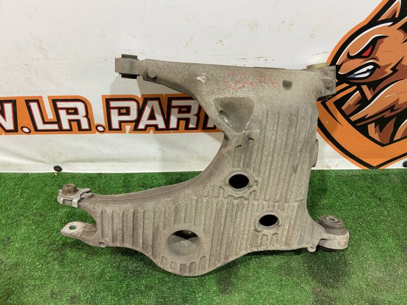 LR081547 Rear right lever Range Rover L405 (2013-2021) Used cost 150 € in stock 1 pcs.