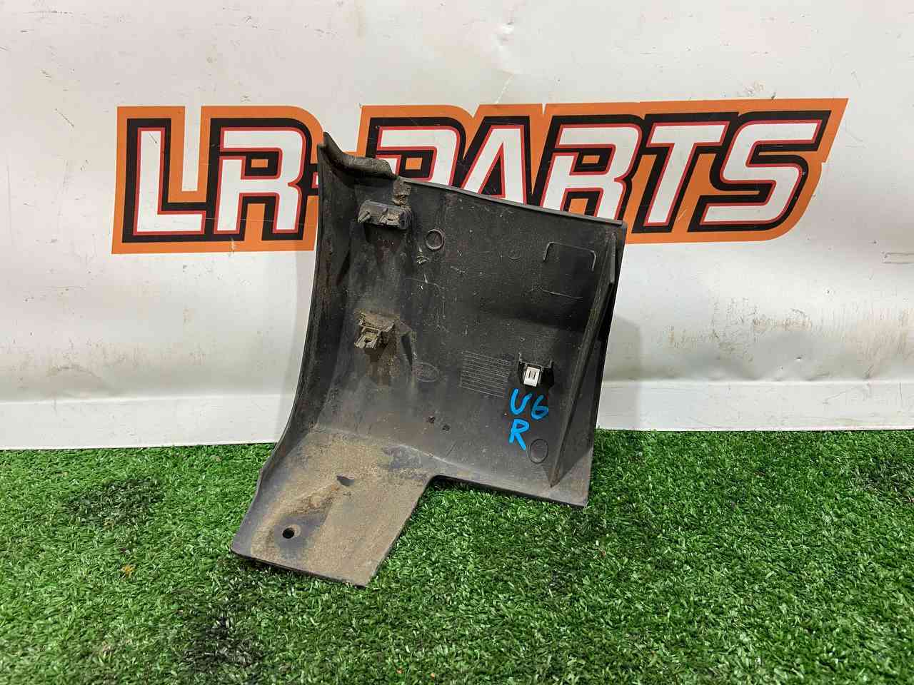 LR082946 Fender molding front right lower Land Rover Discovery 5 L462 Used cost 37 € in stock 1 pcs.