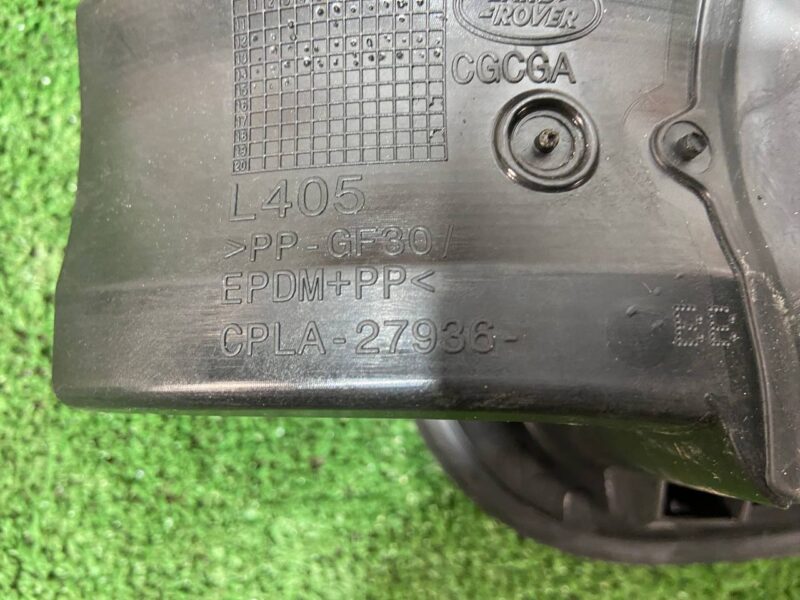 LR088353 Range Rover L405 (2013-2021) tank flap used - Image 18