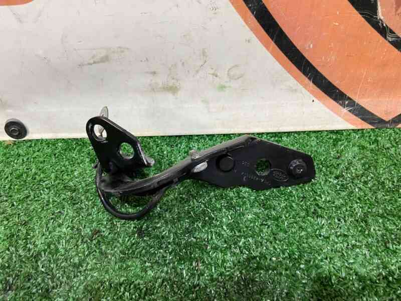 LR088981 Hinges of the RH Range Rover Sport L494 (2014-2022) Used cost 20 € in stock 1 pcs.